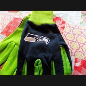 NEW Licensed Football Green & Blue Seattle Seahawks Gripped Utility Gloves GIFT